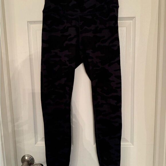 Danskin Black Camo Leggings size small - Picture 2 of 5